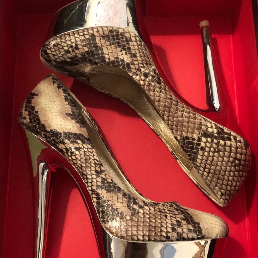 Wild Pair Tan Chrome Pump - Size 8.5M